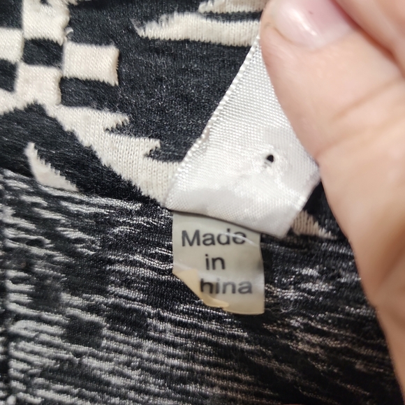 T/O long sweater Aztec southwestern native black and white design woman's large - Picture 4 of 7